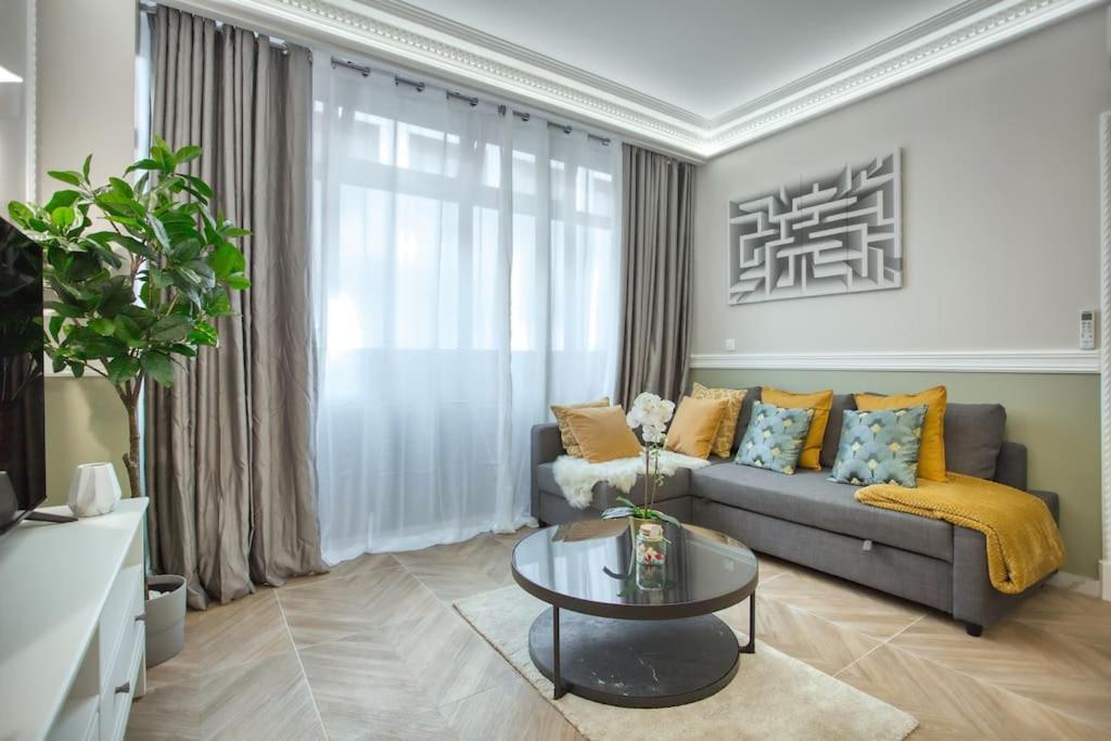Charming Apart New 2 Bedrooms With Aircon Paris Eksteriør billede