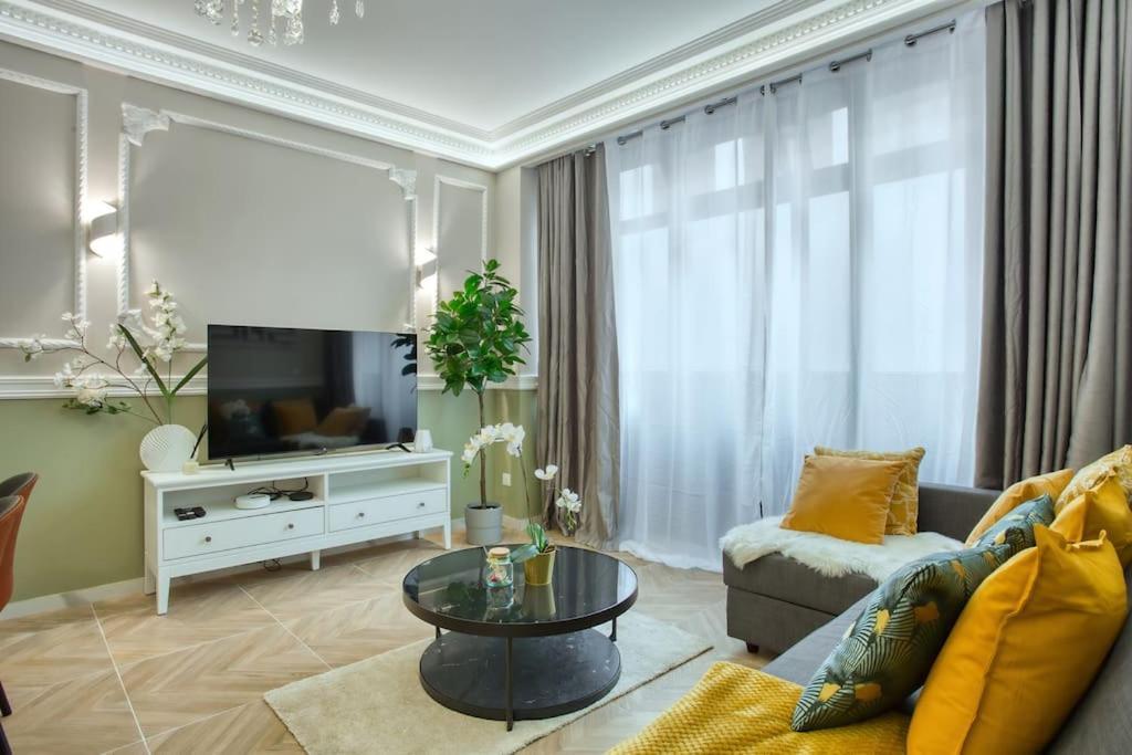 Charming Apart New 2 Bedrooms With Aircon Paris Eksteriør billede